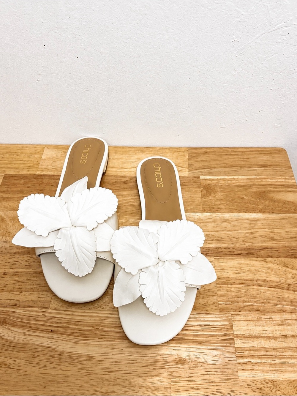 Chico’s White Floral Slide Sandals NWT